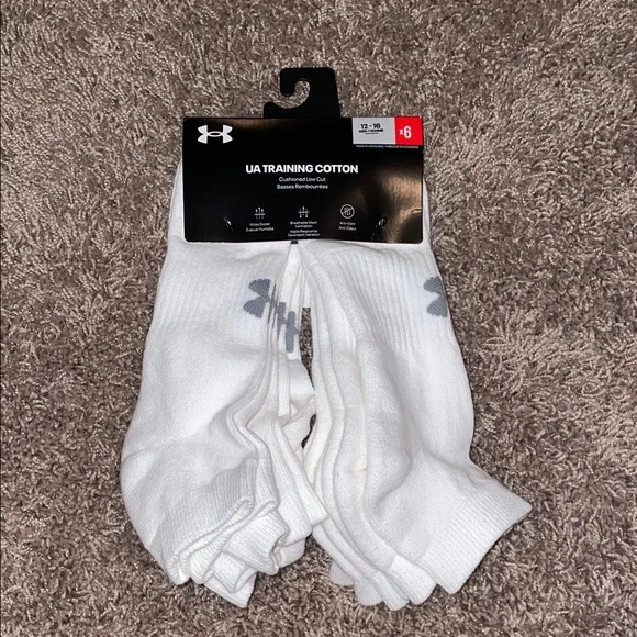 NWT 6 pack of white Under Armour low cut socks size 12 &up - Picture 1 of 2